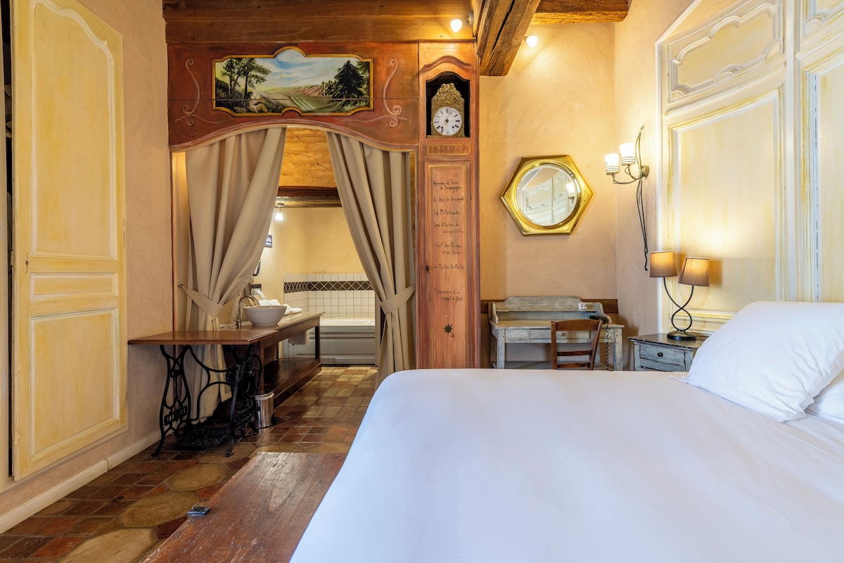 Premium bedding, desk, blackout drapes, soundproofing