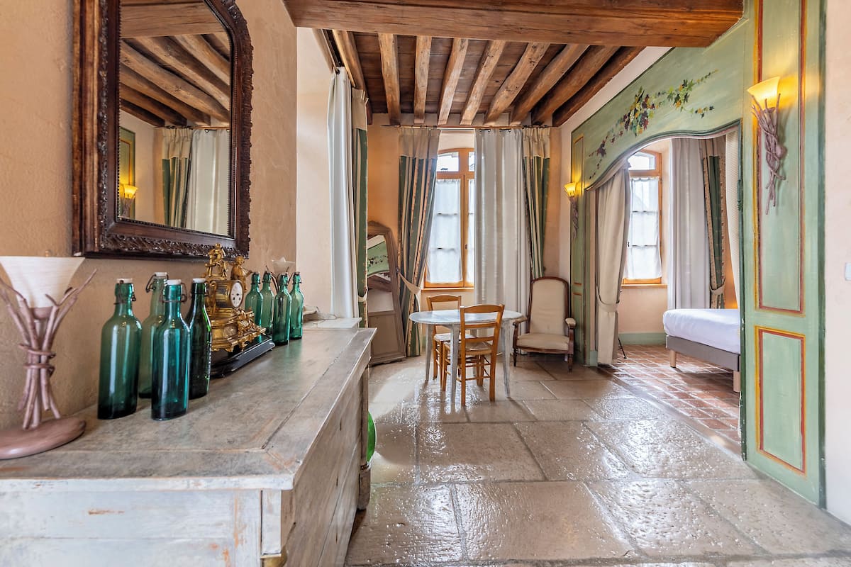 le vigneron room | 1 bedroom, premium bedding, individually decorated