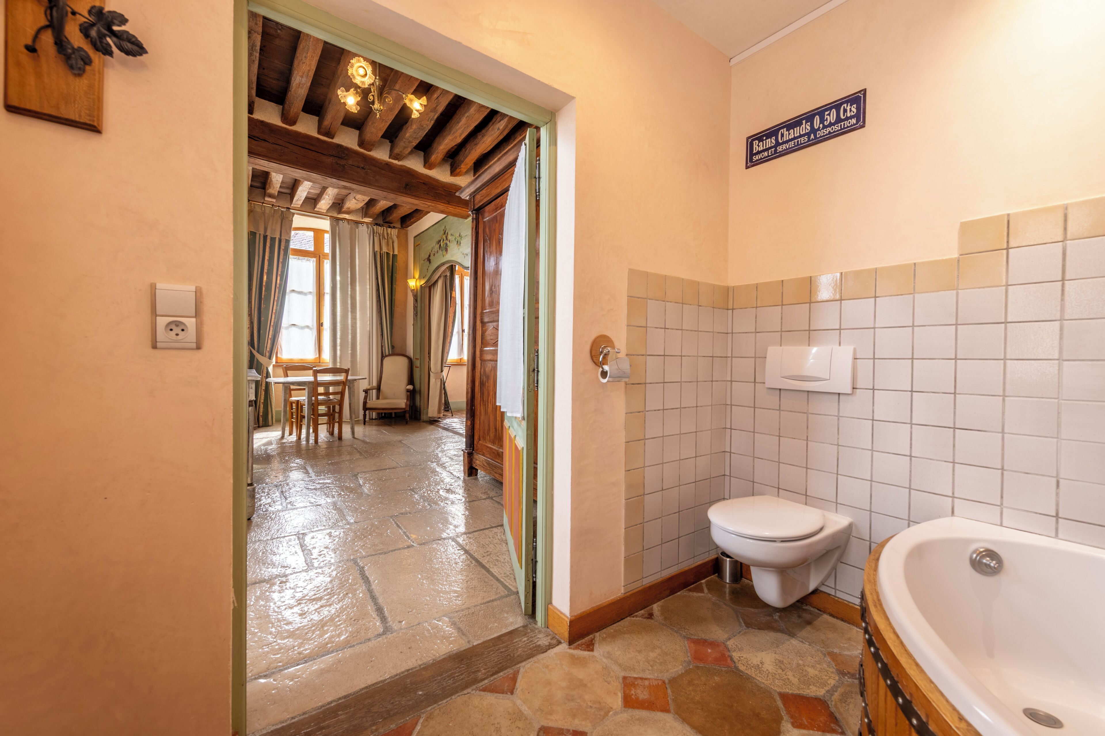 le vigneron room | bathroom | free toiletries, hair dryer, bathrobes, towels