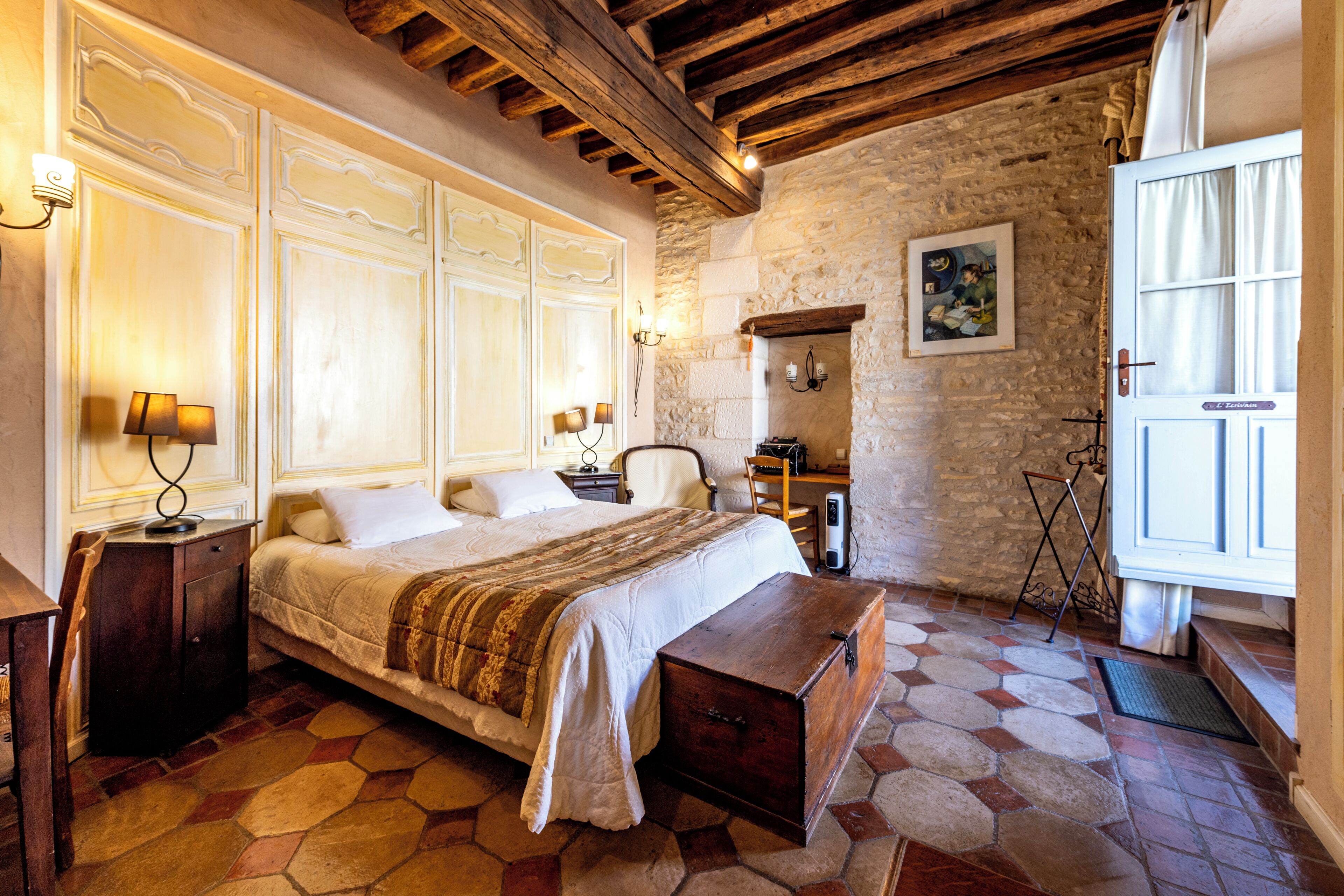 l'ecrivain room | 1 bedroom, premium bedding, individually decorated