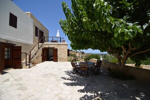 Terrace/patio - Elpida's Stone Houses (Goudi)