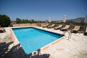Outdoor pool - Elpida's Stone Houses (Goudi)