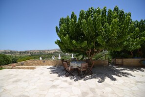 Terrace/patio - Elpida's Stone Houses (Goudi)