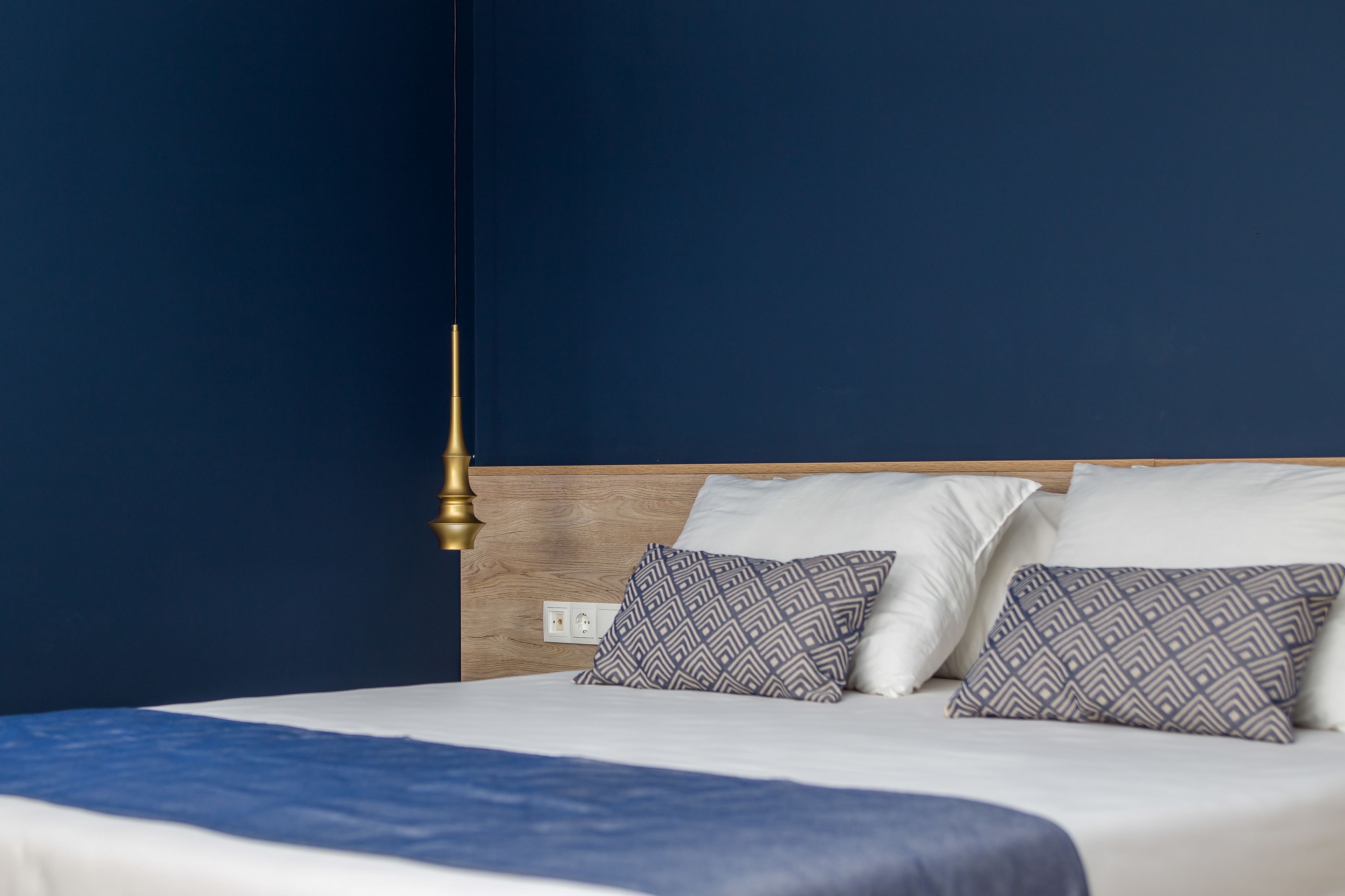 family room, garden view | in-room safe, desk, blackout curtains, soundproofing