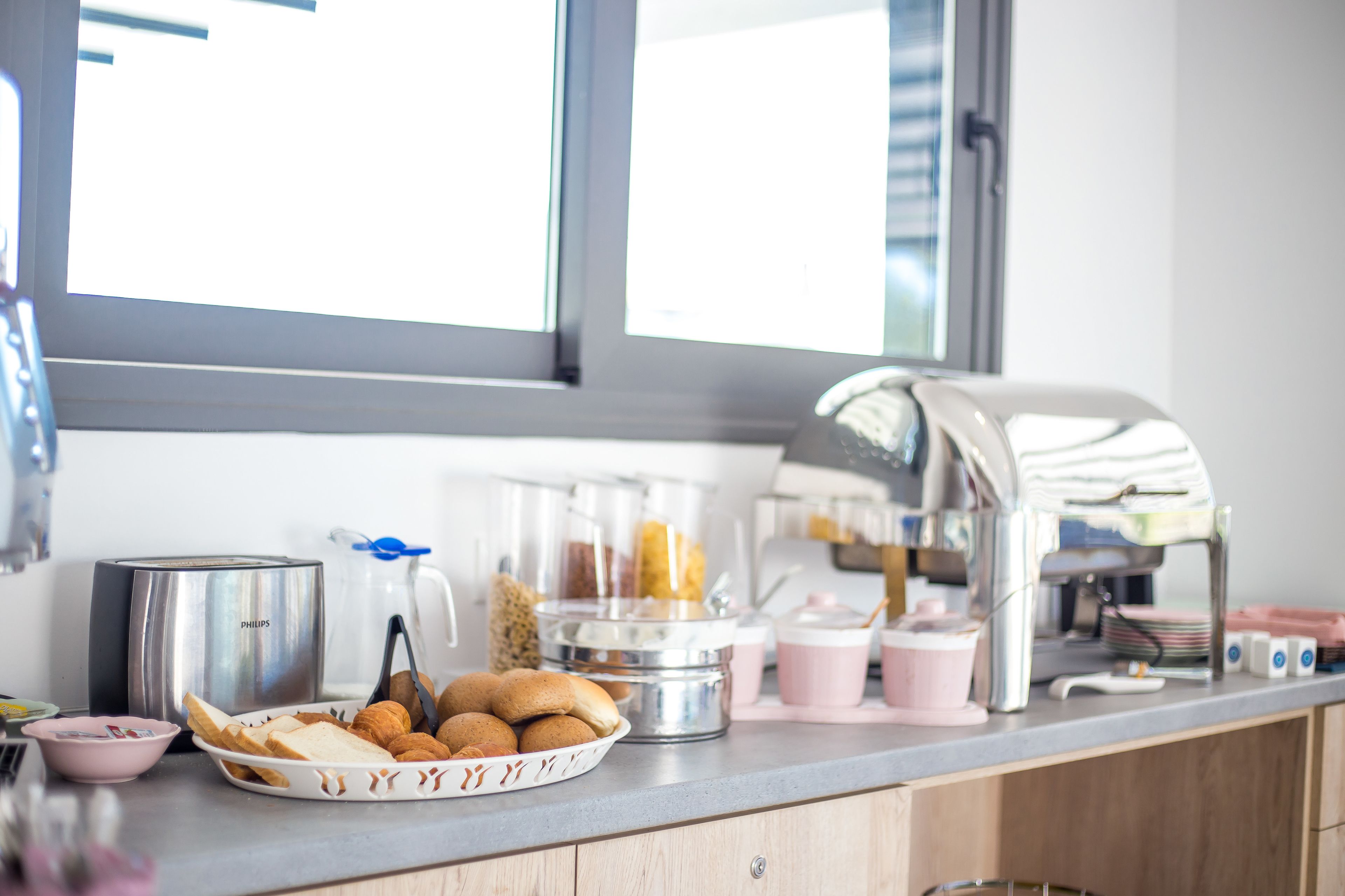Café da manhã com buffet grátis todos os dias