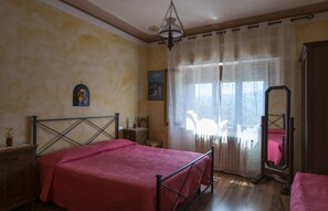 Habitación triple, vista al valle | Insonorización, camas extra y wifi gratis 