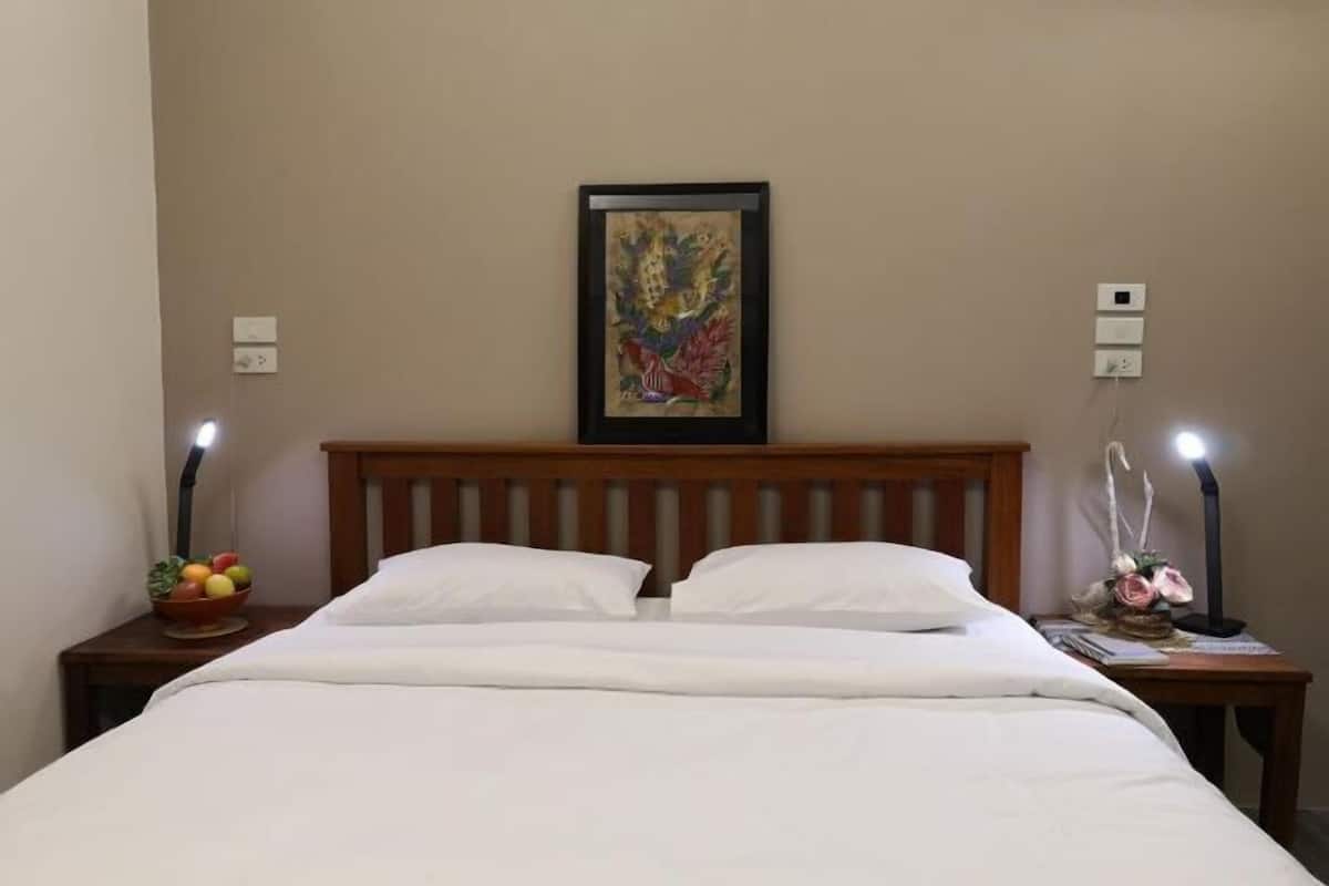 Free WiFi, bed sheets