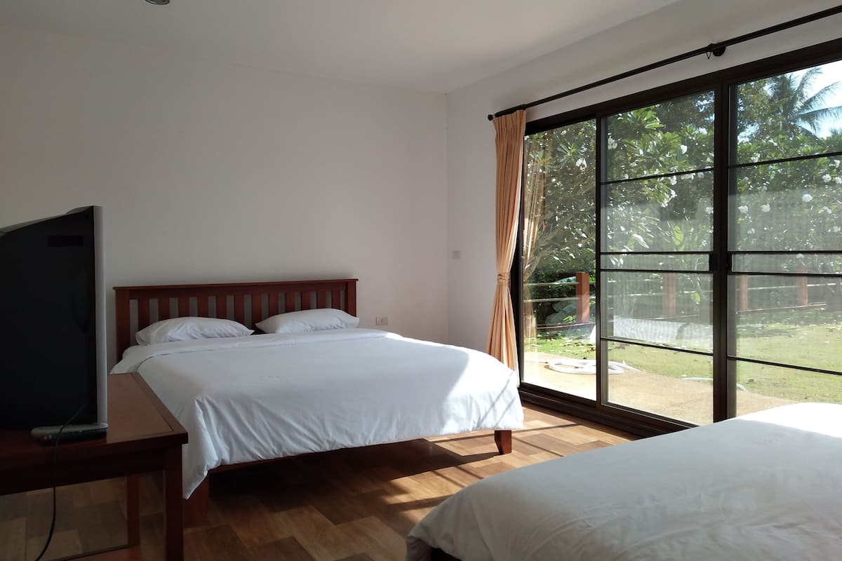 Family for 4 people with Sea View | Free WiFi, bed sheets