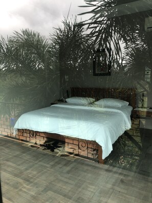 ห้องดีลักซ์สวีท, เตียงคิงไซส์ 1 เตียง, ชั้นล่าง | Wi-Fi ฟรี, ผ้าปูที่นอน