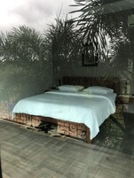 Deluxe Suite, 1 King Bed, Ground Floor | Free WiFi, bed sheets