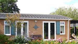 Unclassified image, 4 of 20, button - The Villa Holiday Cottage (Neston)