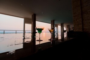 2 bars/lounges, poolside bar