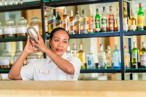 2 bars/lounges, poolside bar - Baobab Tree Hôtel & Spa (Mahajanga)