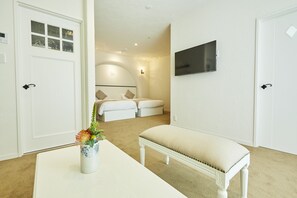 Captain's Twin Room with Ocean View Bath | Premium bedding, desk, soundproofing, free WiFi - Wakanoura Nature Resort Epicharis (Wakayama)