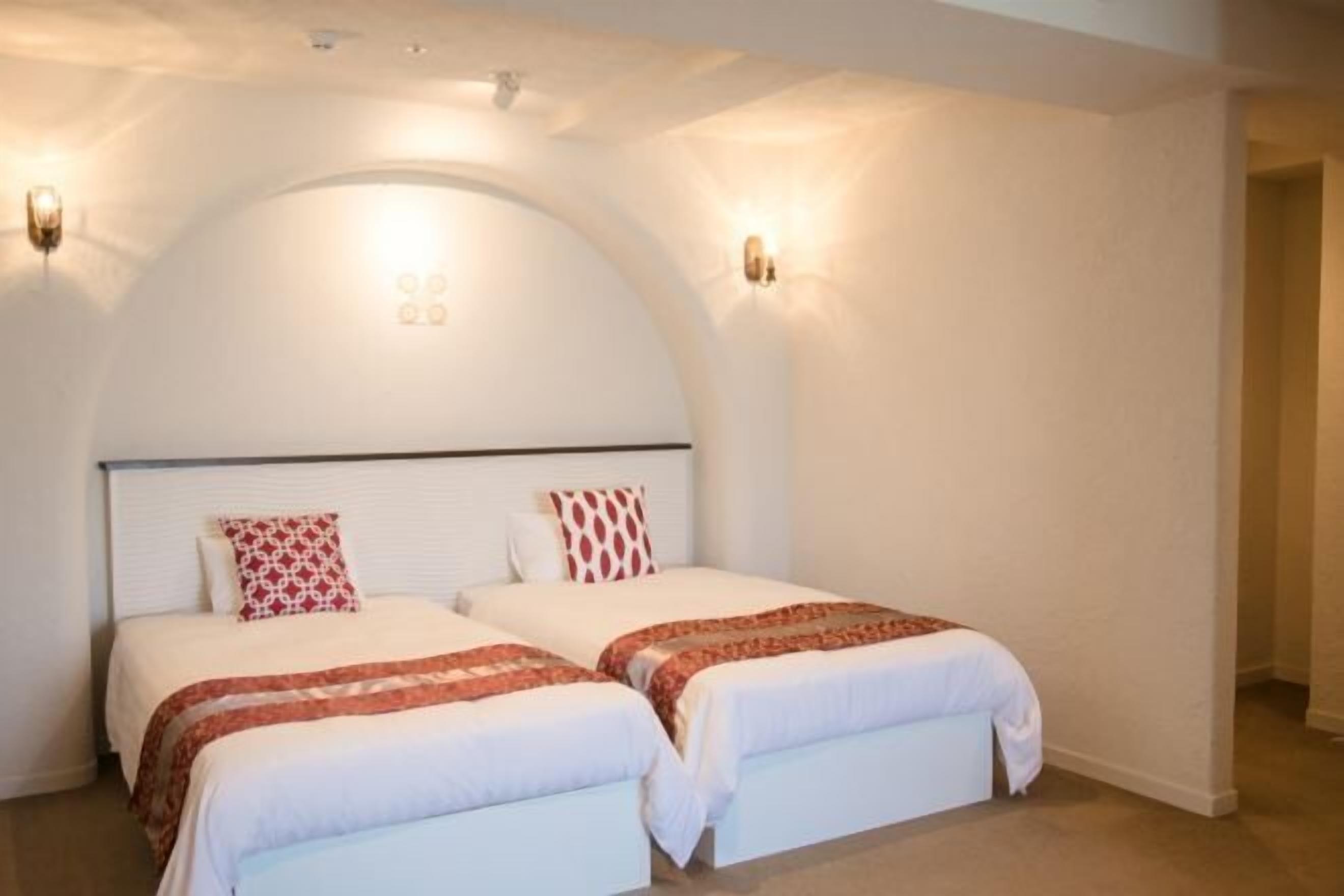 Premium bedding, desk, soundproofing, free WiFi