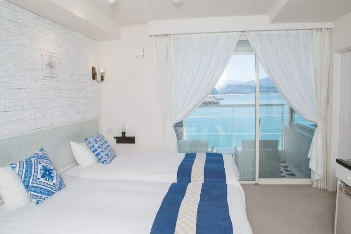 Ropa de cama de alta calidad, escritorio y sistema de insonorización