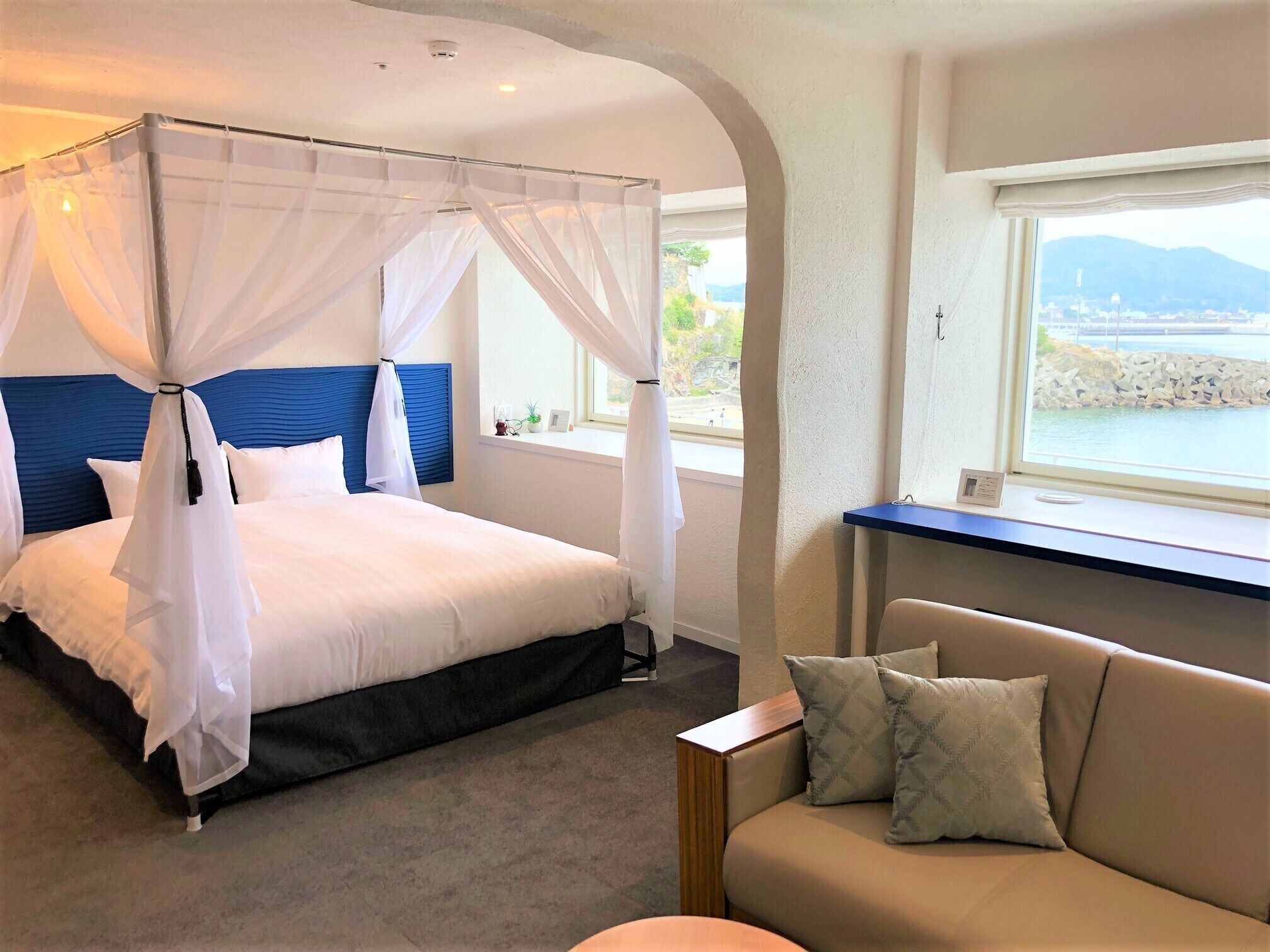 Premium bedding, desk, soundproofing, free WiFi