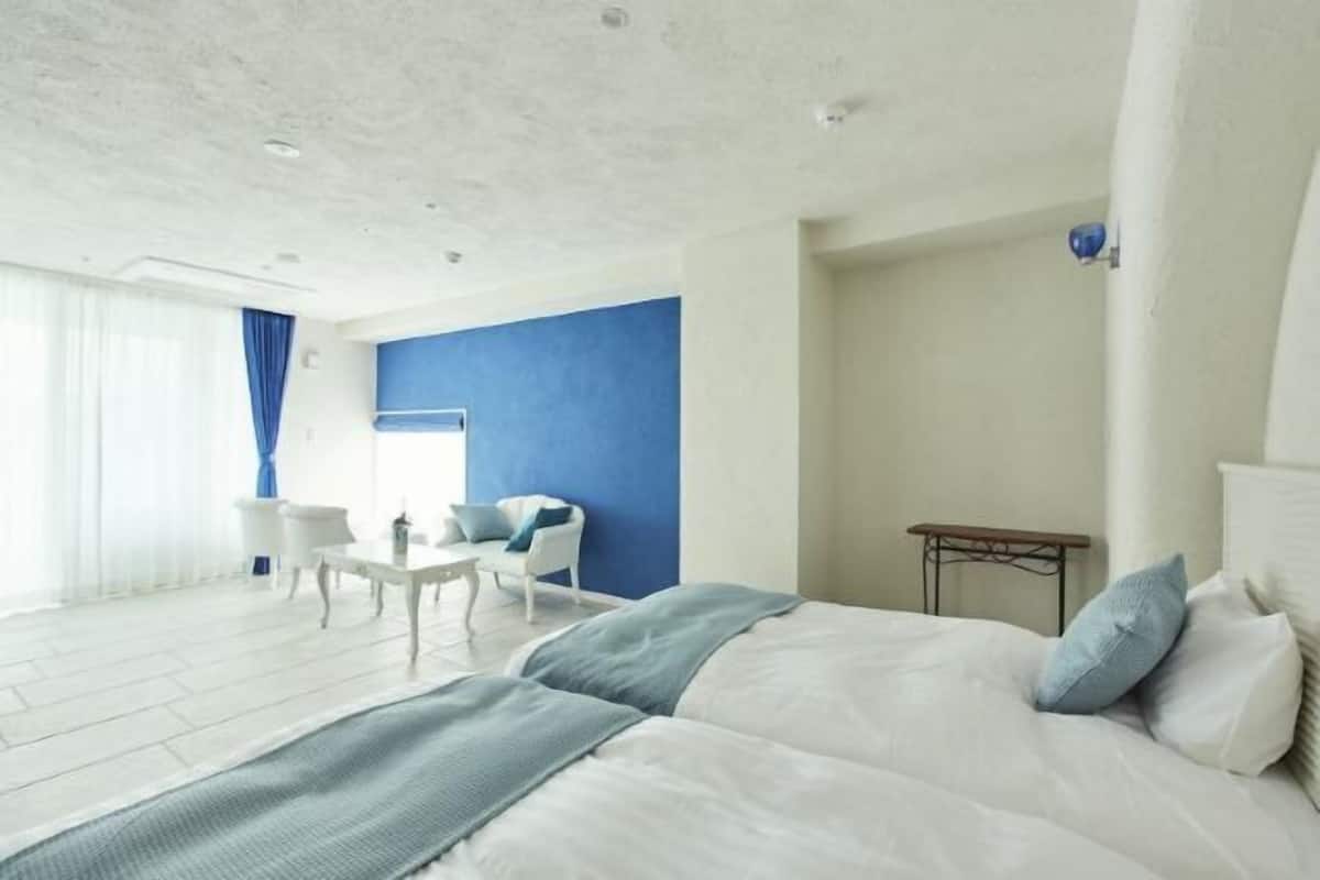 Roupas de cama premium, escrivaninha, quartos à prova de som