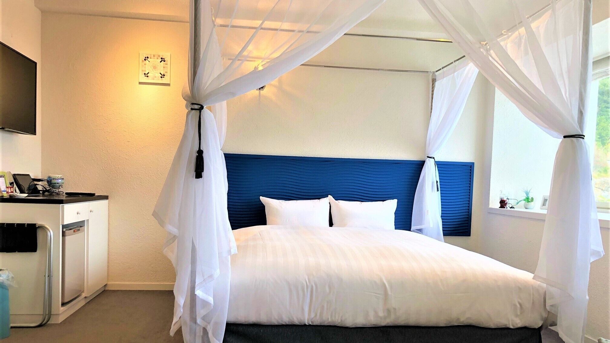 Premium bedding, desk, soundproofing, free WiFi