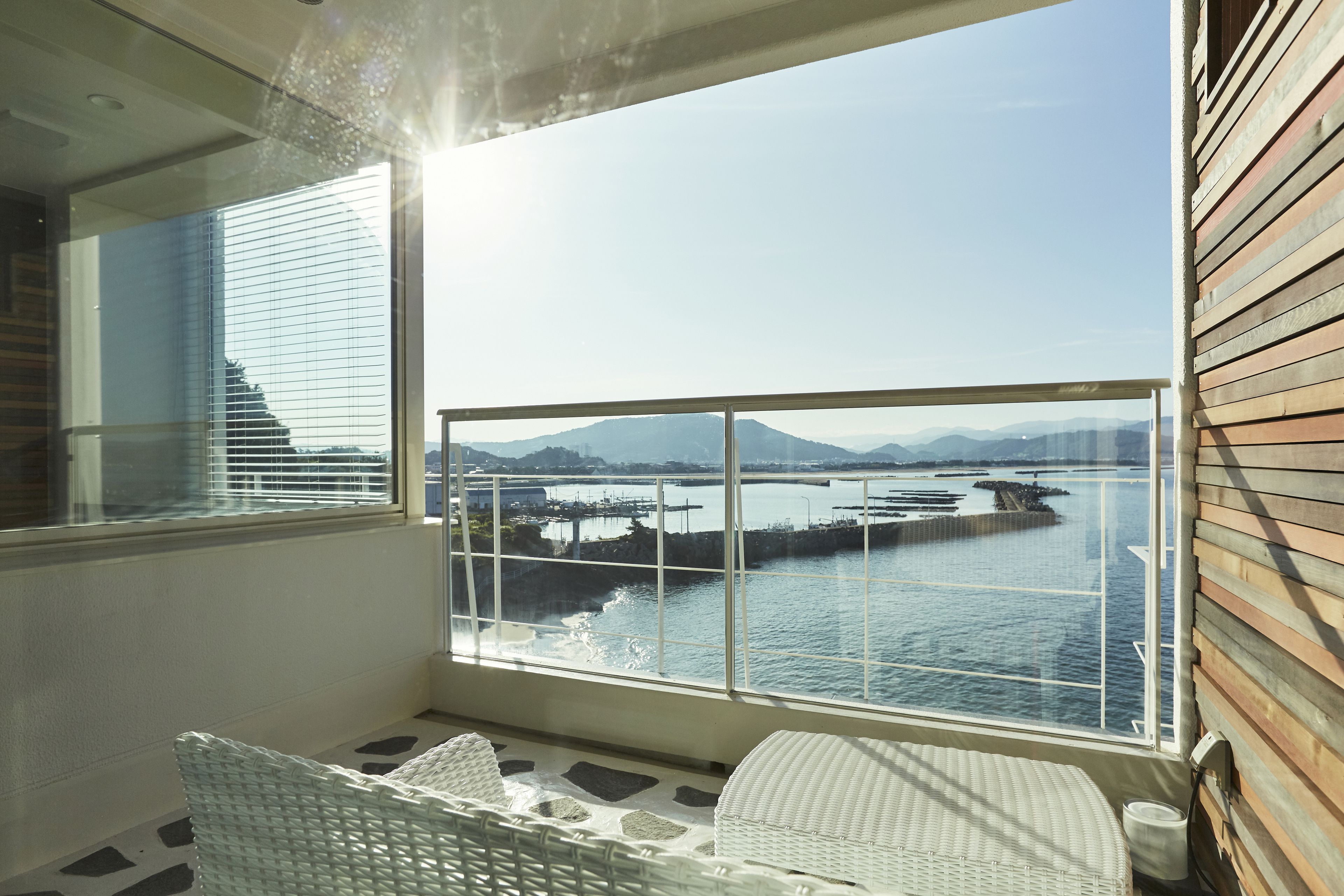 Captain's Twin Room with Ocean View Bath | Bathroom | Separate bathtub and shower, deep-soaking bathtub, free toiletries