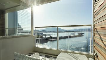 Zweibettzimmer (Captain's, with Ocean View Bath) | Badezimmer | Badewanne und Dusche (separat), Komfortbadewanne