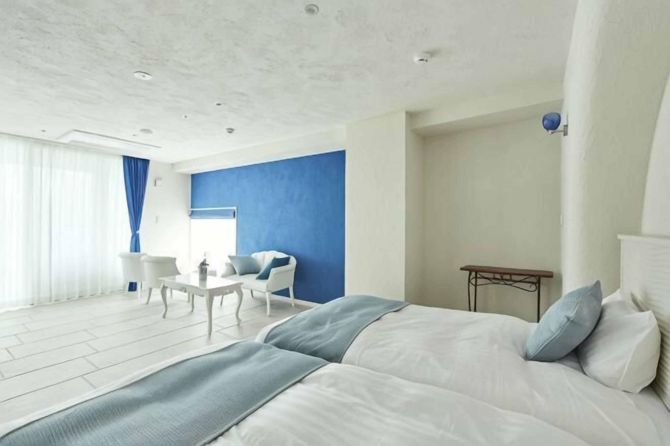 Roupas de cama premium, escrivaninha, quartos à prova de som