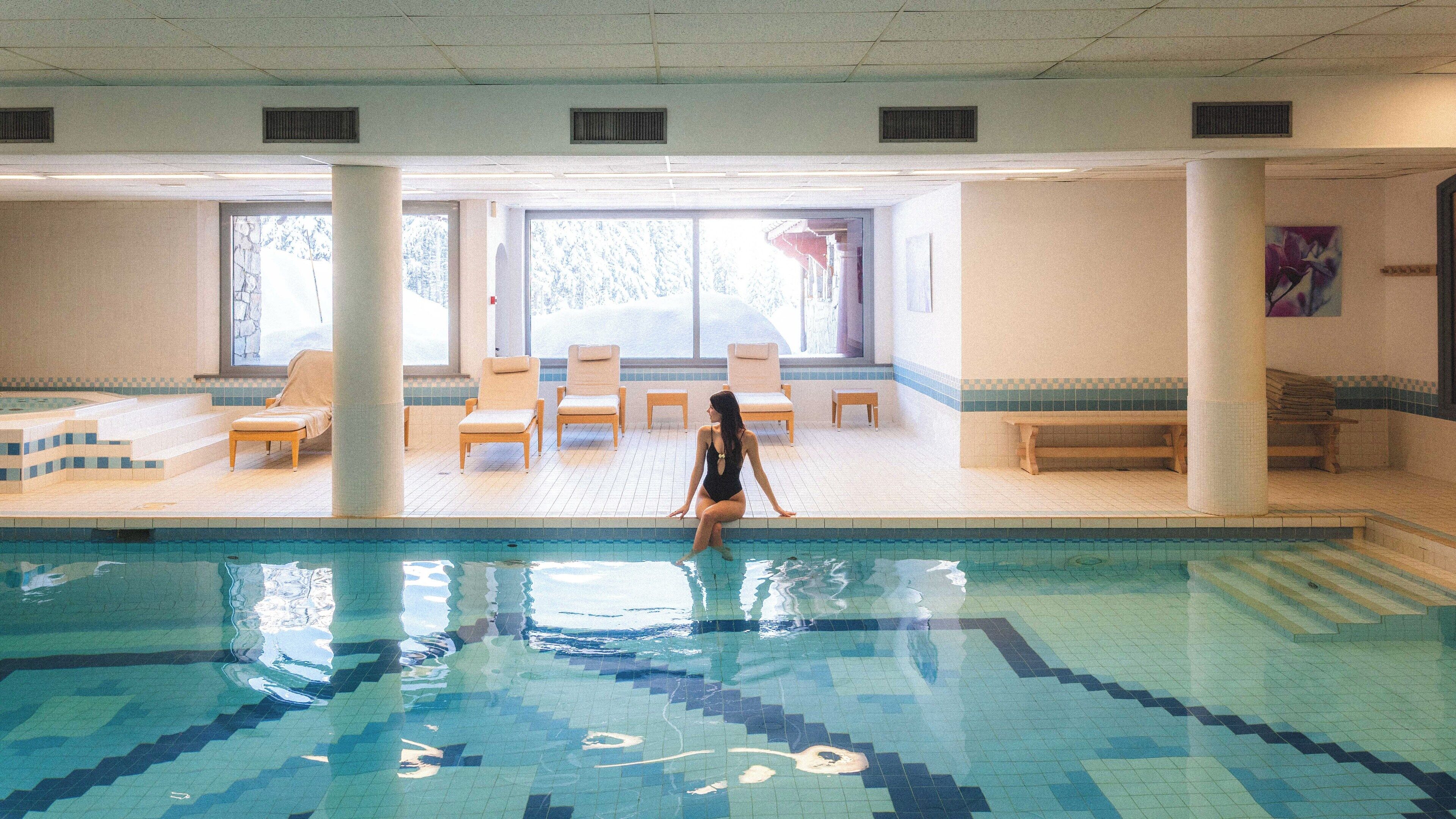 indoor pool, pool loungers