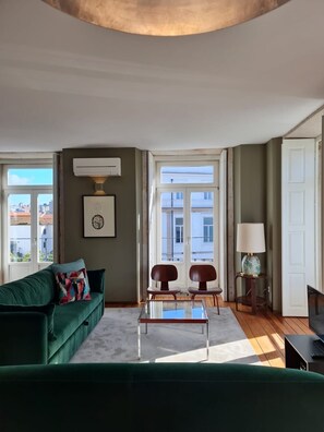 Caja de seguridad en la habitación y decoración personalizada 