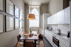 Apartment, 2 Bedrooms | Private kitchen | Fridge, microwave, oven, stovetop