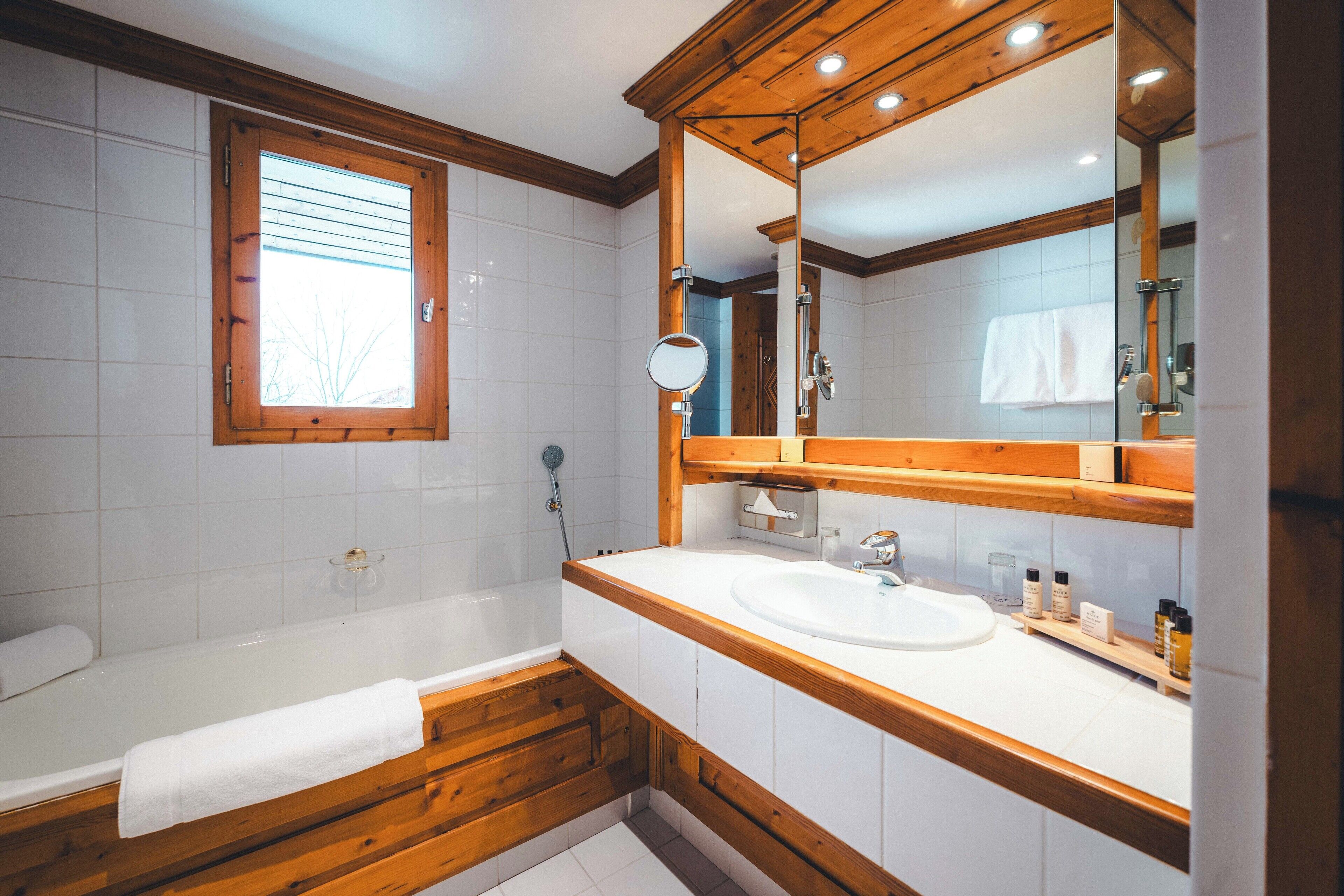 classic double or twin room, slope side | bathroom | free toiletries, hair dryer, bathrobes, slippers