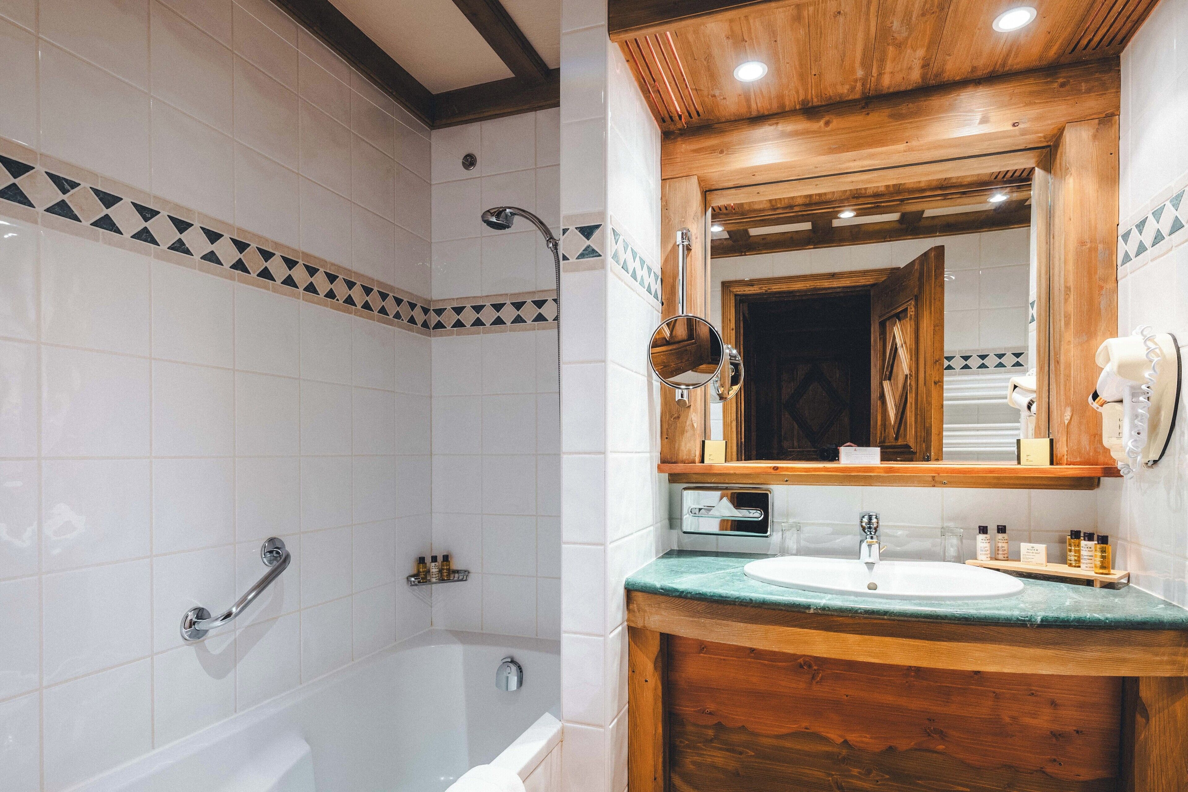 classic double or twin room, mountainside | bathroom | free toiletries, hair dryer, bathrobes, slippers