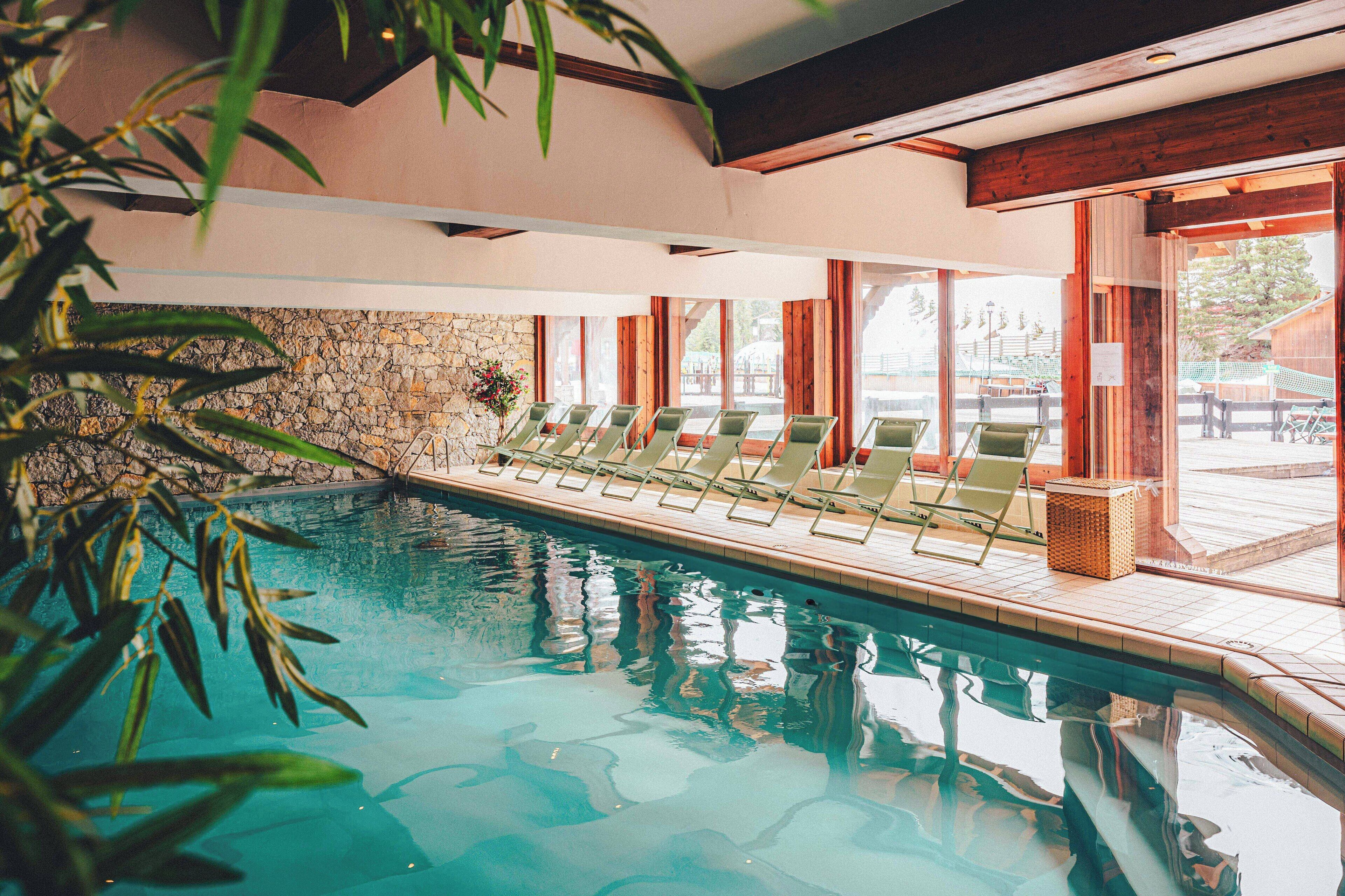 Indoor pool, sun loungers