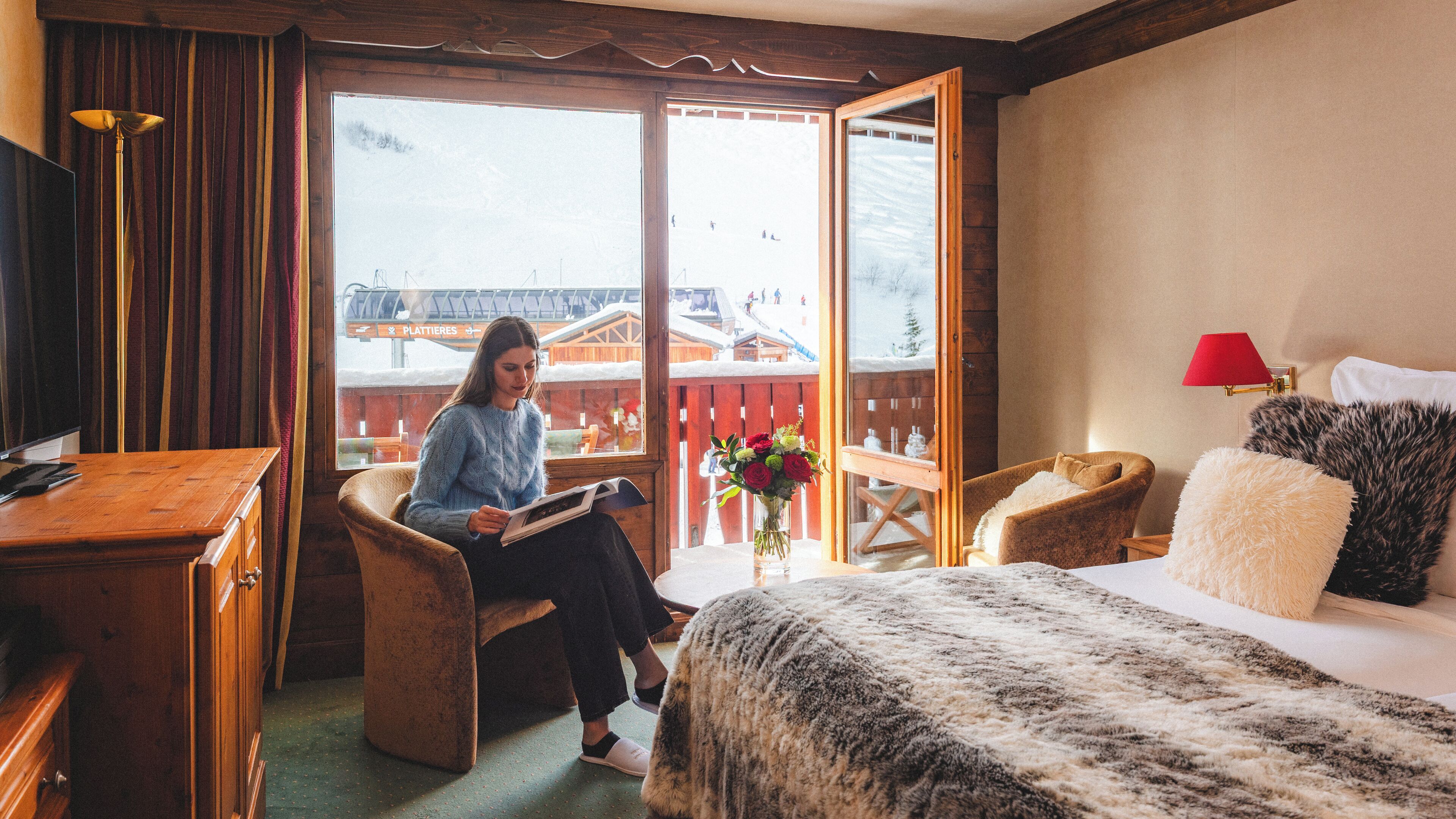 Classic Double or Twin Room, Slope side | Minibar, in-room safe, desk, blackout curtains