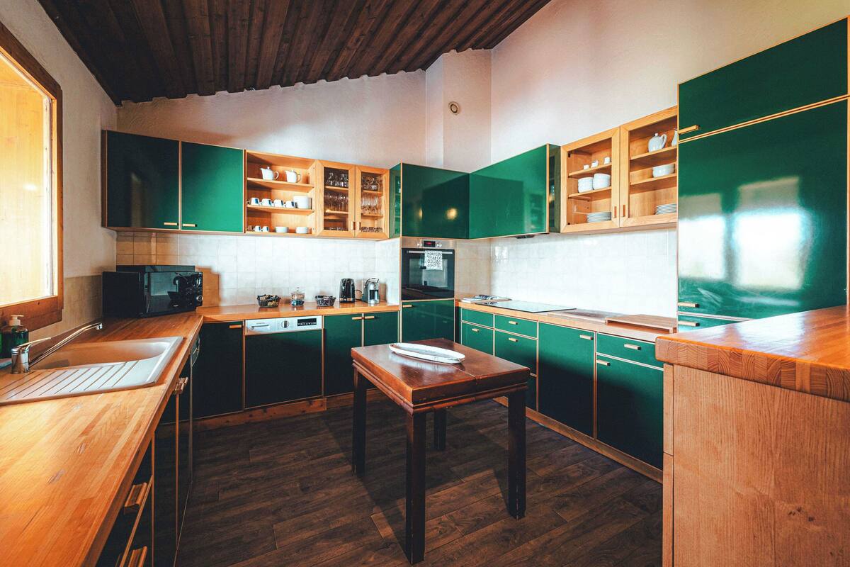 penthouse, 4 bedrooms | private kitchen | coffee/tea maker, electric kettle