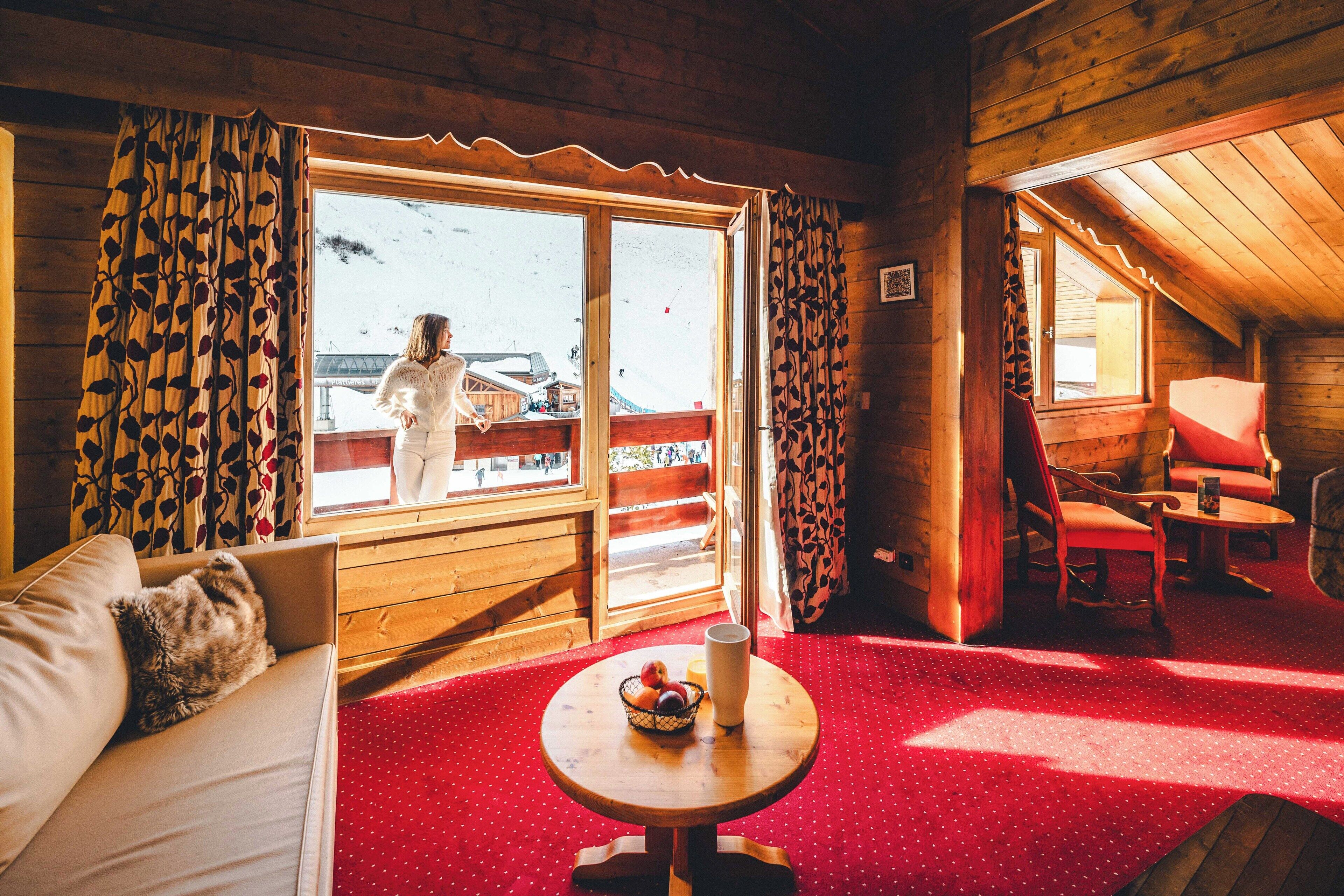 suite, fireplace | minibar, in-room safe, desk, blackout curtains