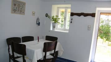 House | In-room dining