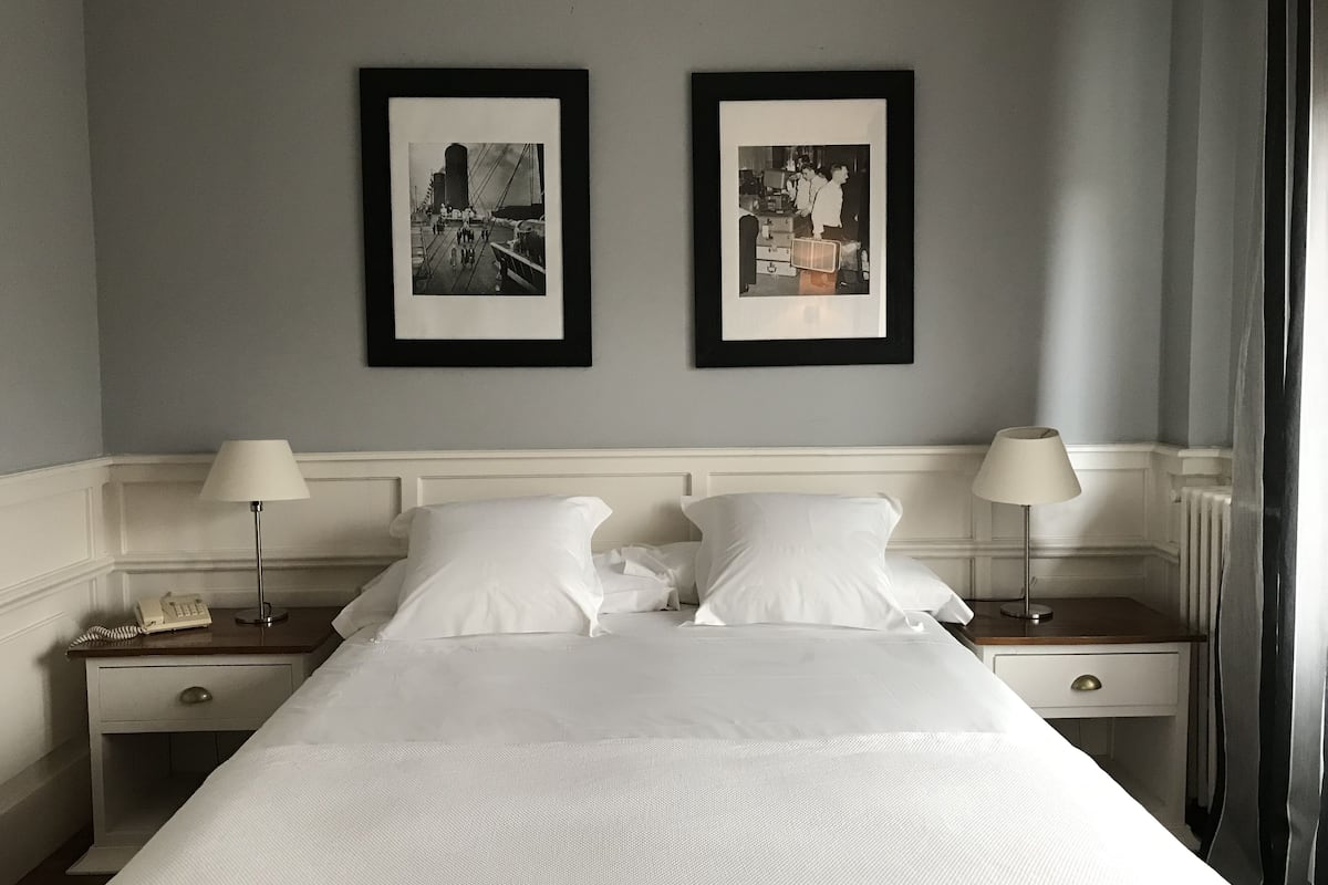 economy room, 1 double bed, non smoking, city view | 1 bedroom, in-room safe, individually furnished, desk