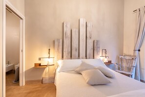 Kahden hengen superior-huone, 1 makuuhuone, oma kylpyhuone, näköala uima-altaalle | Egyptinpuuvillaiset lakanat, ylelliset vuodevaatteet