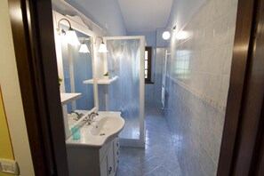Apartment, 1 Bedroom (Galestro) | Bathroom | Shower, free toiletries, bidet, towels