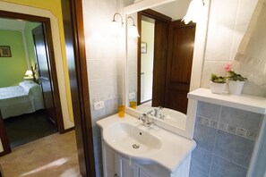 Apartment, 2 Bedrooms (Tignatello) | Bathroom | Shower, free toiletries, bidet, towels