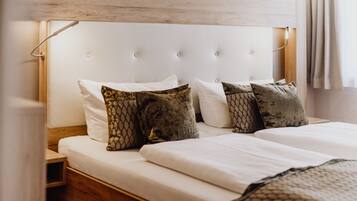 Comfort-Doppelzimmer | Zimmersafe, Schreibtisch, kostenloses WLAN, Bettwäsche