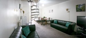 Comfort Apartment, Multiple Beds, Kitchen, Garden View | Living area