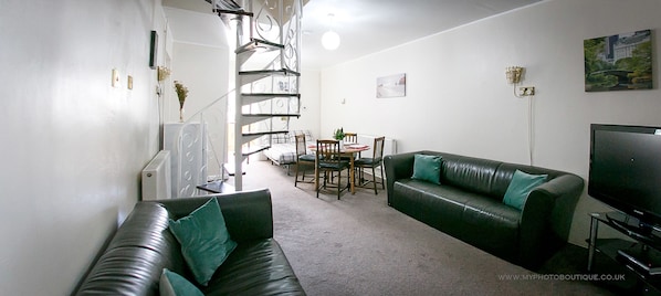 Appartement Confort, plusieurs lits, cuisine, vue jardin | Coin séjour