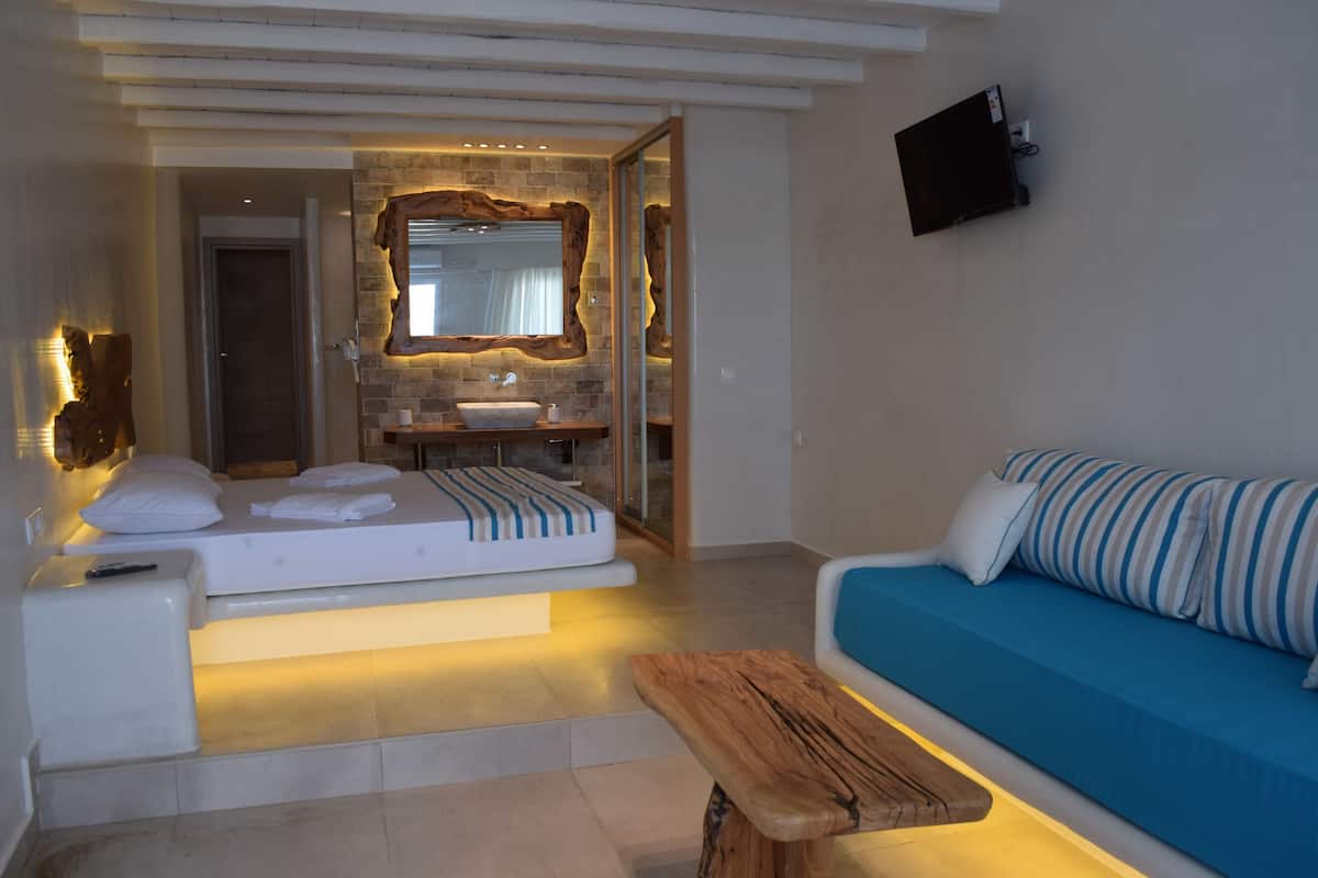 Junior suite, uitzicht op stad | Woonruimte | Een flatscreentelevisie