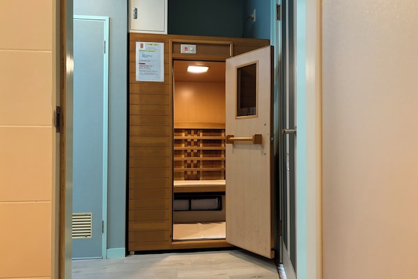 Basic Twin Room with Sauna | Bathroom | Combined shower/tub, jetted tub, free toiletries, hair dryer
