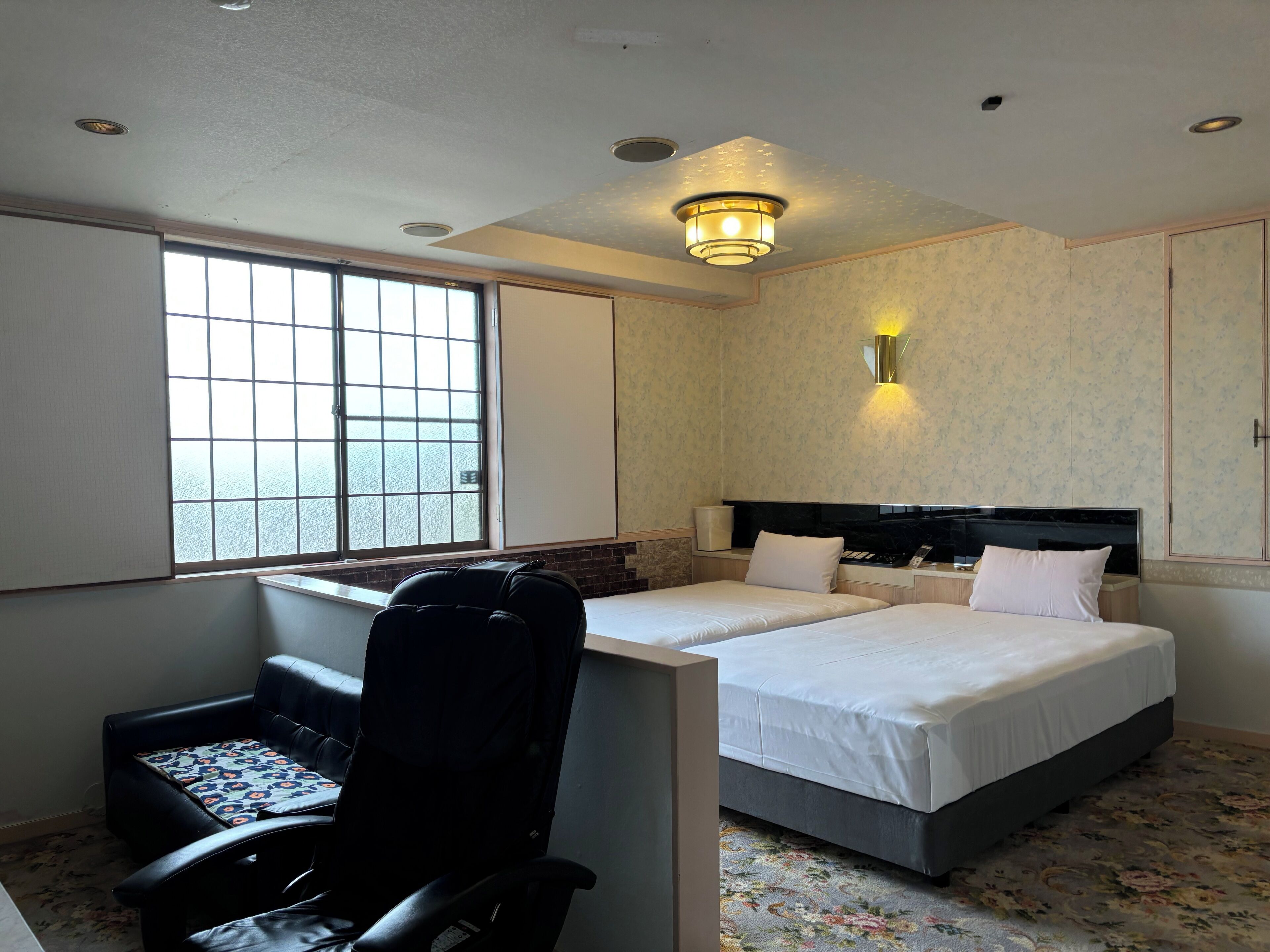 Minibar, wifi gratis y ropa de cama 