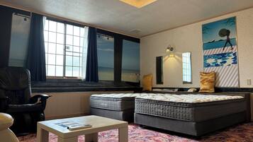 Basic Twin Room | Minibar, free WiFi, bed sheets