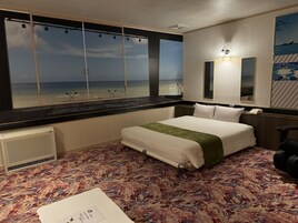 Basic Double Room, Non Smoking (B) | Minibar, free WiFi, bed sheets