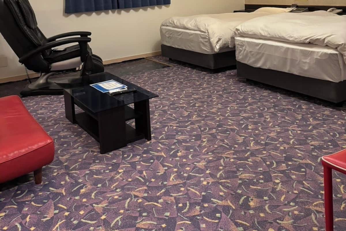 Habitación triple básica | Minibar, wifi gratis y ropa de cama