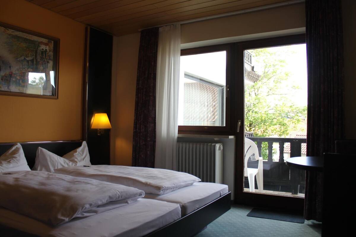 in-room safe, free wifi, bed sheets